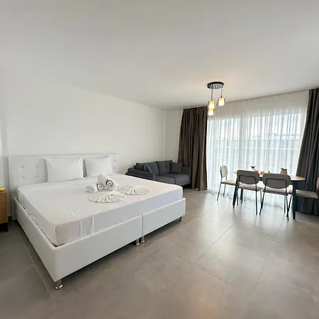 Four Seasons Life Official Resort *