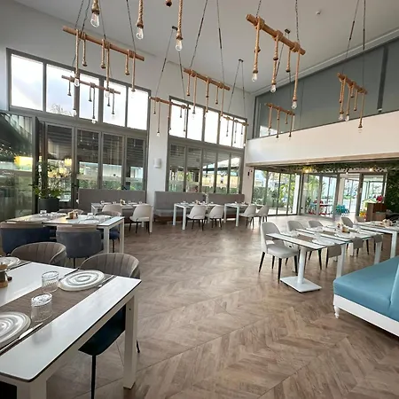 Four Seasons Life Official Resort